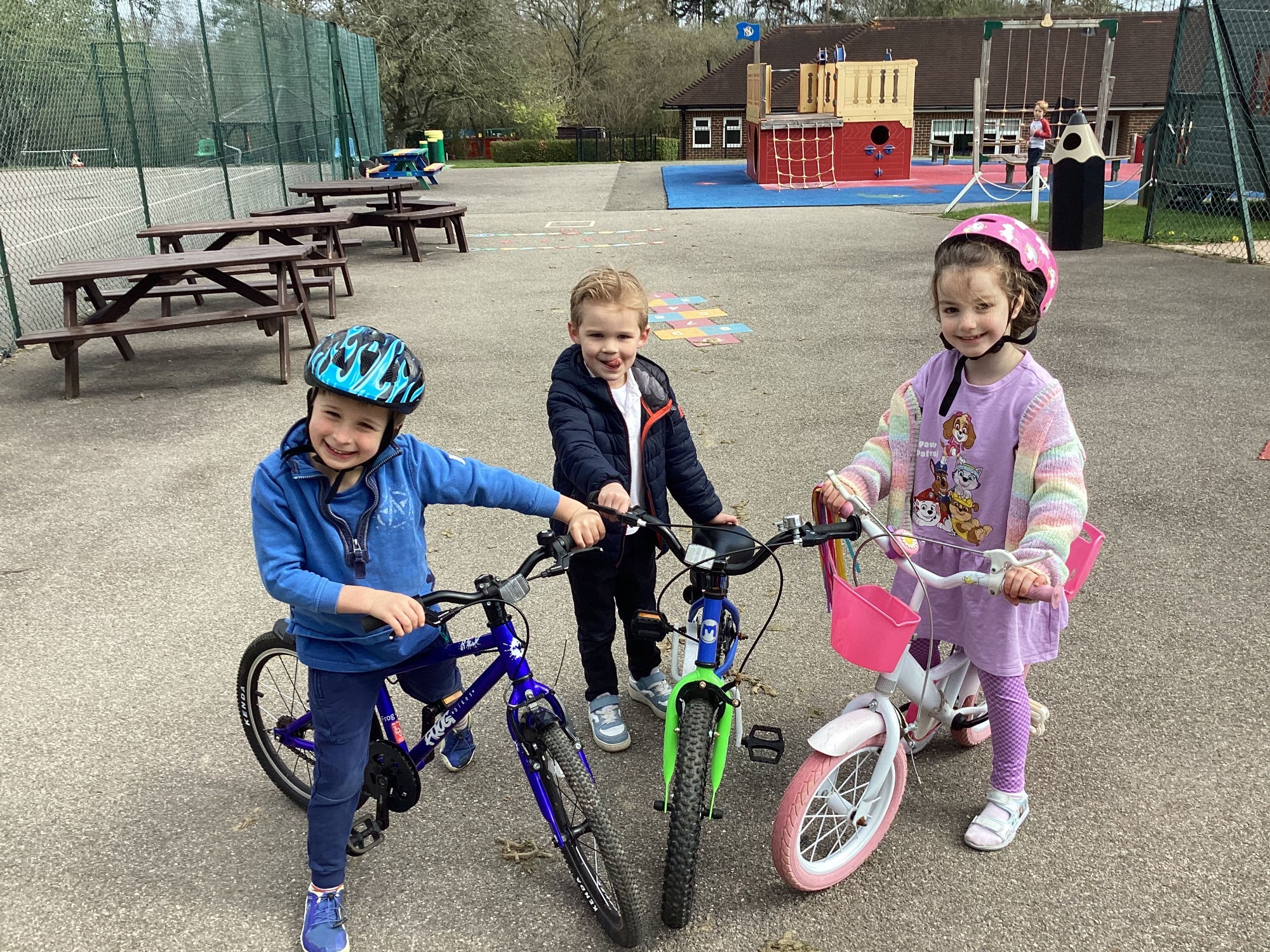 School Holiday Clubs, Camps & Activities, Lingfield Surrey