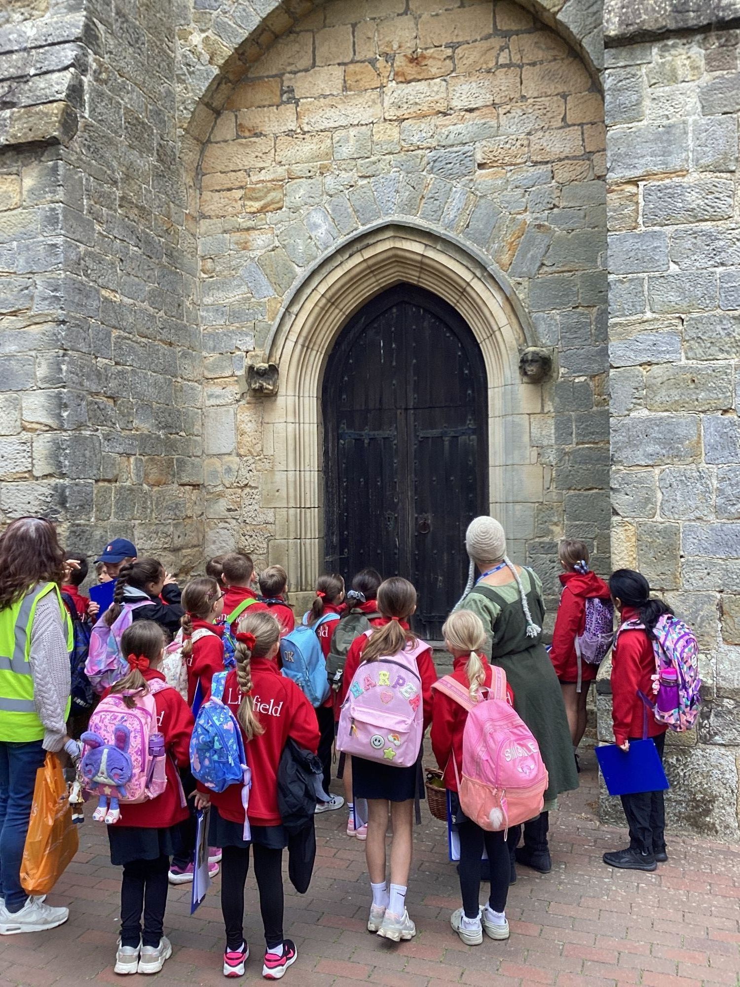 Year 3 History Walk to Lingfield
