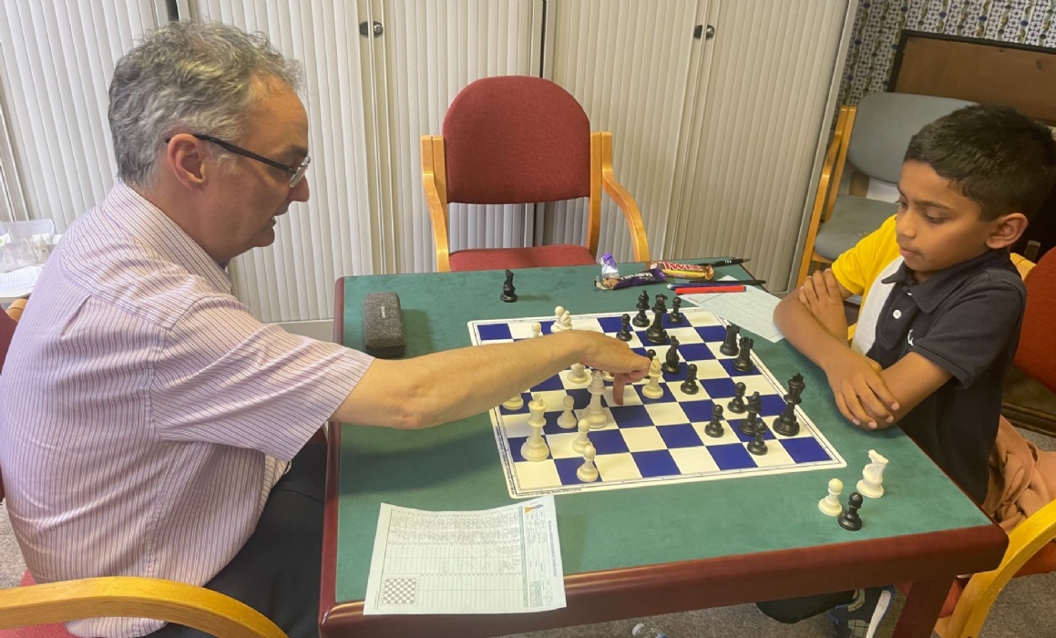 Patrick and the Grandmaster analysing their game